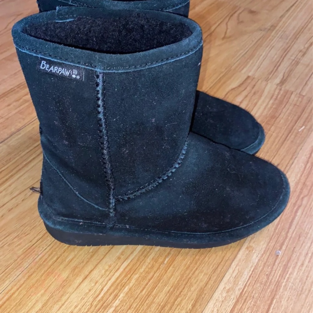 Girls  bearpaw boots